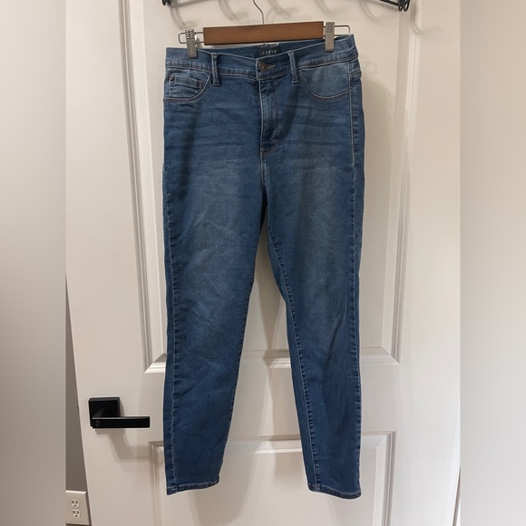 Curve Appeal High-Rise jeans - Picture 1 of 3